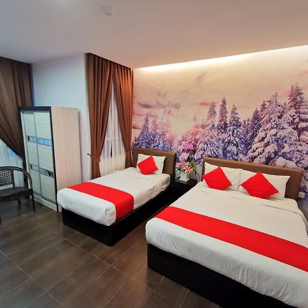 Palazzo Hotel Kulai Bagian luar foto