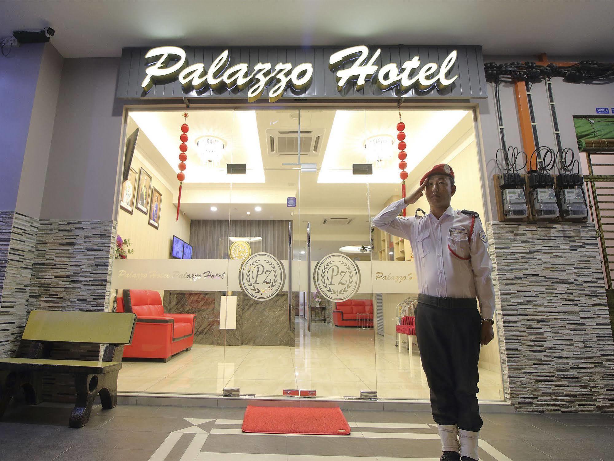 Palazzo Hotel Kulai Bagian luar foto