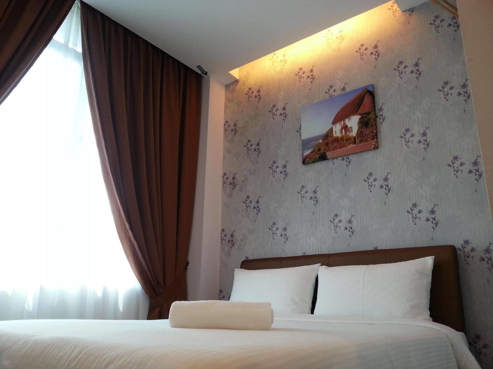 Palazzo Hotel Kulai Bagian luar foto
