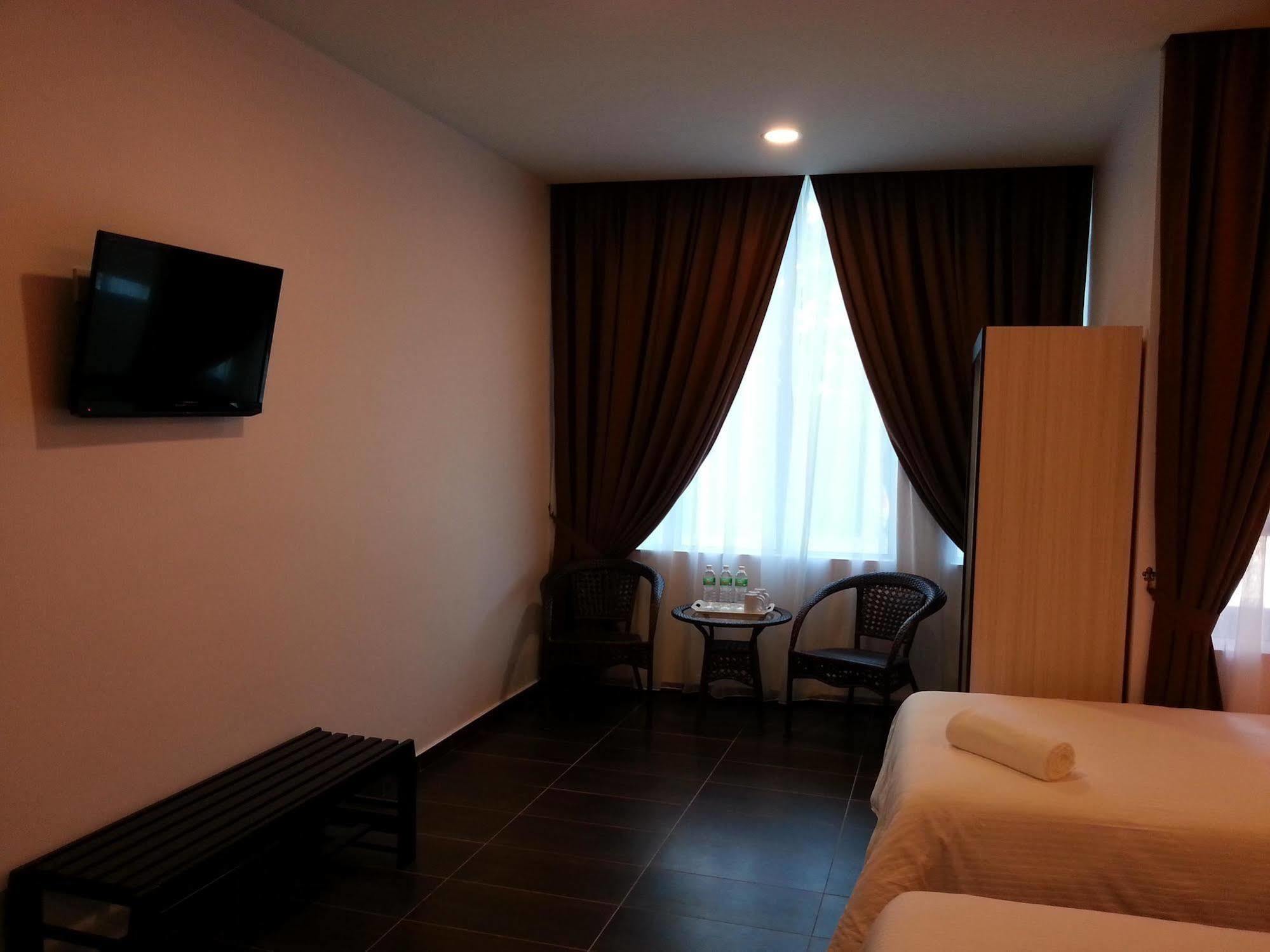 Palazzo Hotel Kulai Bagian luar foto