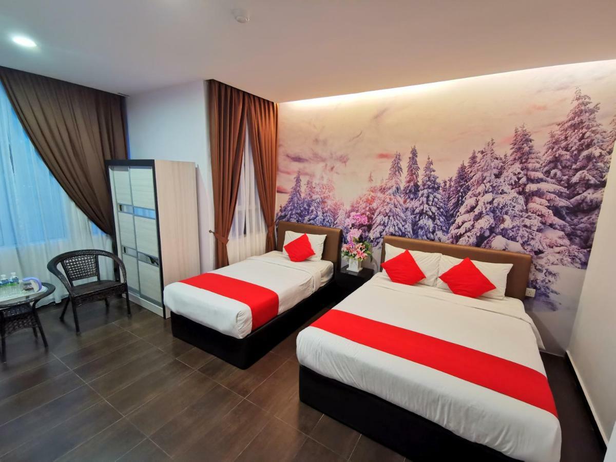 Palazzo Hotel Kulai Bagian luar foto