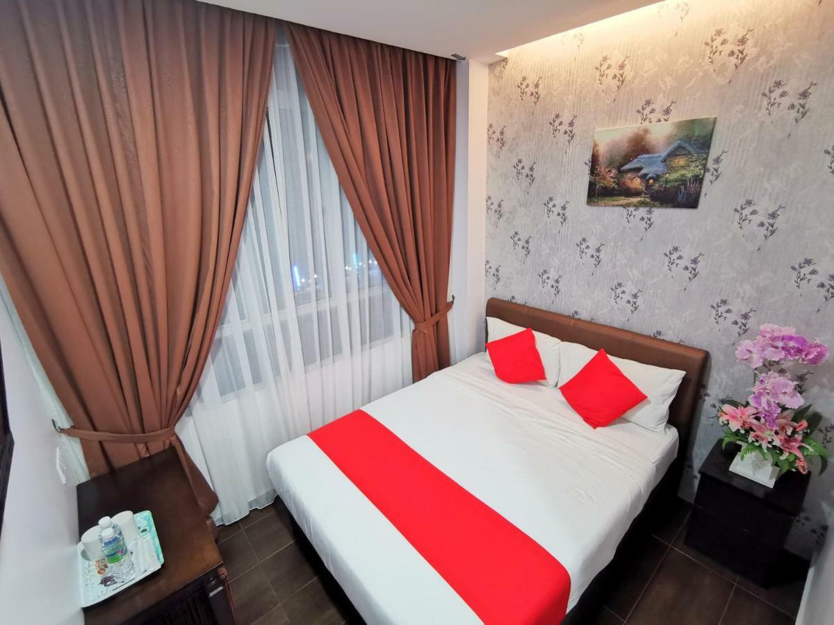 Palazzo Hotel Kulai Bagian luar foto