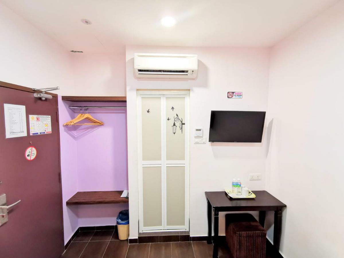 Palazzo Hotel Kulai Bagian luar foto