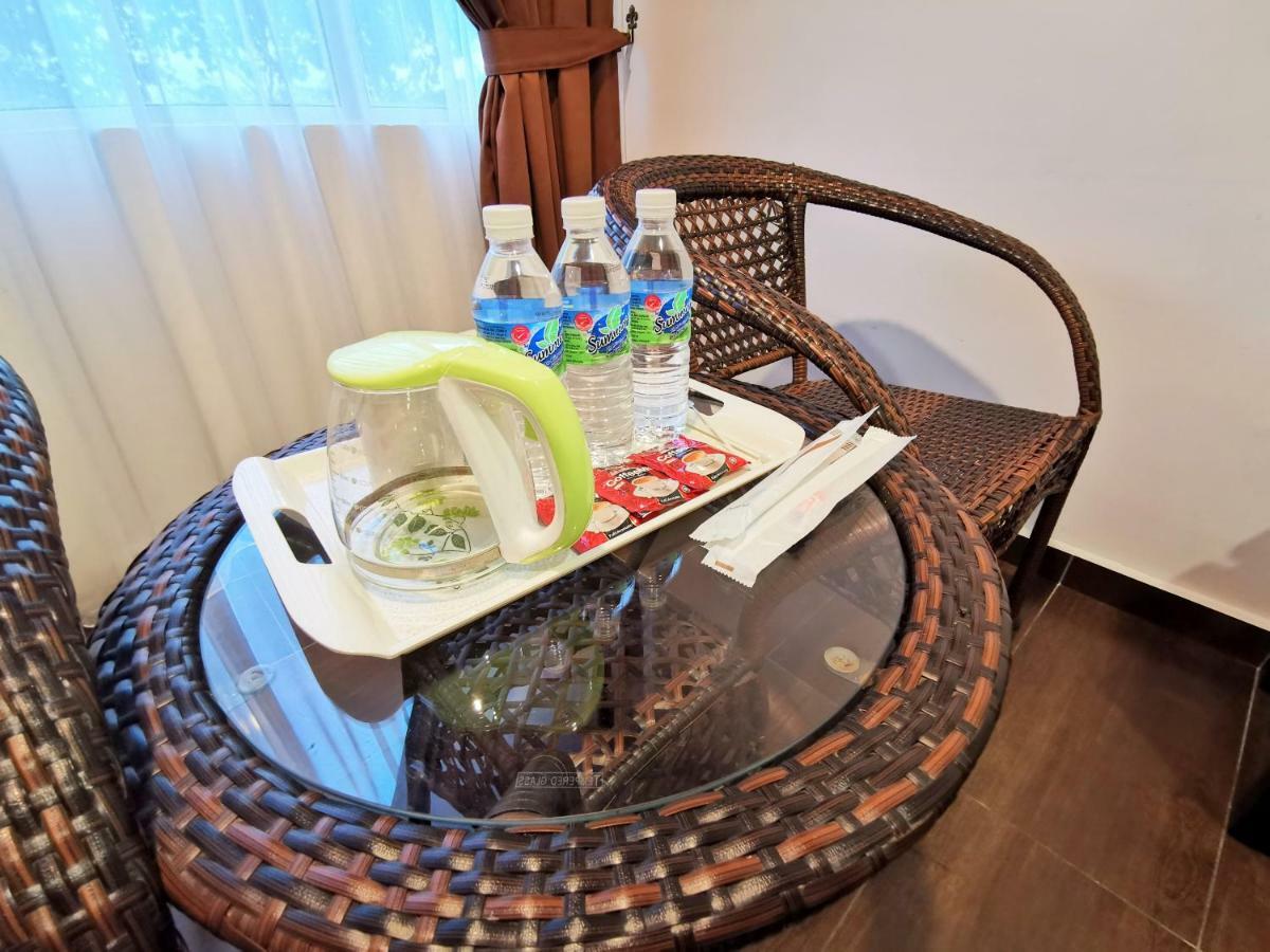 Palazzo Hotel Kulai Bagian luar foto